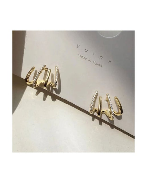 İrva Collection Zirkon Taşlı Pençe Küpe with gold plating, featuring a claw design and sparkling zircon stones.